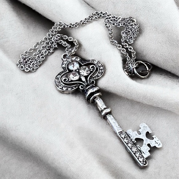 Key pendant charm necklace Key charm necklace Key pendant jewellery Rhinestones - Picture 12 of 17